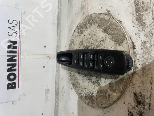 Used Switch Switch RENAULT SCÉNIC III (JZ0/1_) 1.5 dCi (106 hp) 34590366 34590366