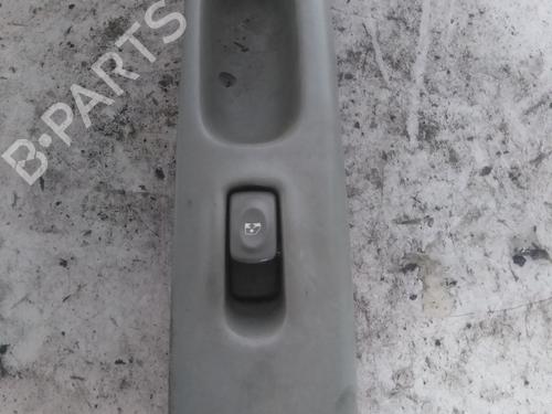 Used Right front window switch Right front window switch RENAULT TWINGO I (C06_) 1.2 (C066, C068) (58 hp) 34600675 34600675