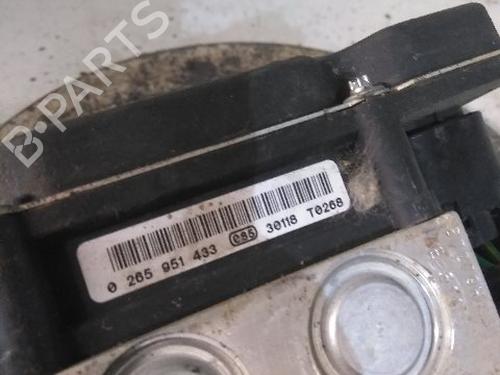 Used ABS pump PEUGEOT 5008 (0U_, 0E_) 1.6 HDi (114 hp) 21116147