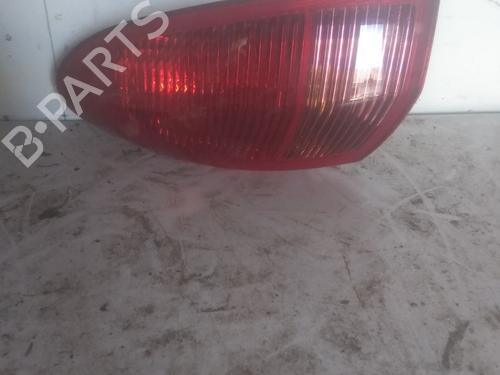 Feu arrière droit Feu arrière droit ALFA ROMEO 147 (937_) 1.9 JTDM 8V (937.AXD1A, 937.AXU1A, 937.BXU1A) (120 hp) 34599995 34599995