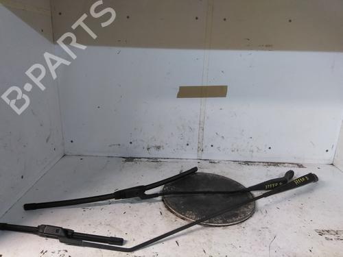 front-windshield-wiper-arm-renault-zoe-hatchback-van-bfm_-2019-37998728 main image