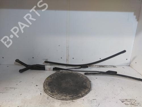 front-windshield-wiper-arm-fiat-500l-351_-352_-2012-34595616 main image