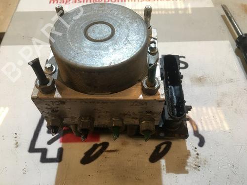 Used ABS pump RENAULT CLIO III (BR0/1, CR0/1) 1.5 dCi (75 hp) 20637999