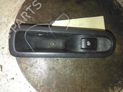 Venstre bagtil elrude kontakt Venstre bagtil elrude kontakt RENAULT SCÉNIC II (JM0/1_) 2.0 (JM05, JM0U, JM1N, JM1U, JM2V) (135 hp) 34602418 34602418