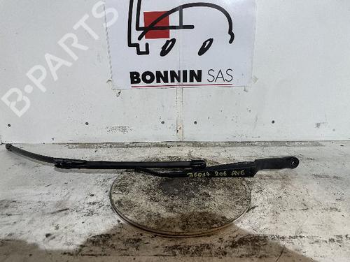 Used Front windshield wiper arm PEUGEOT 206 Hatchback (2A/C) 1.4 HDi eco 70 (68 hp) 20637672