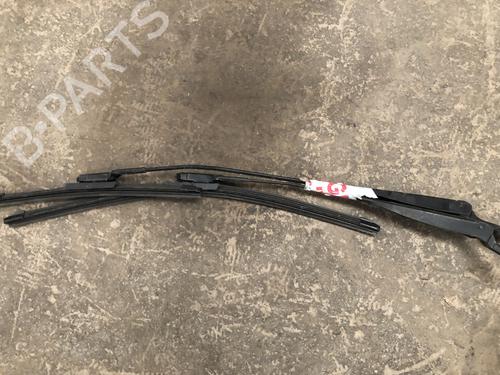 Used Front windshield wiper arm Front windshield wiper arm FIAT 500 (312_) 1.3 D Multijet (312AXE1A) (95 hp) 34589409 34589409