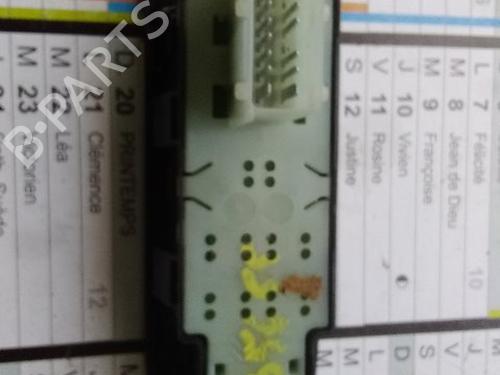 Used Radio RENAULT CLIO III (BR0/1, CR0/1) 1.5 dCi (75 hp) 20635776