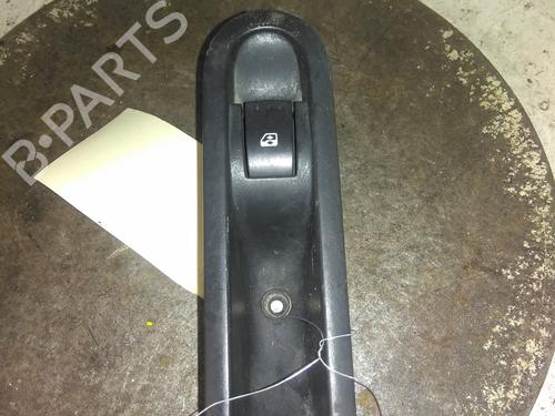 Mando elevalunas trasera derecho Mando elevalunas trasera derecho RENAULT SCÉNIC II (JM0/1_) 2.0 (JM05, JM0U, JM1N, JM1U, JM2V) (135 hp) 34602415 34602415