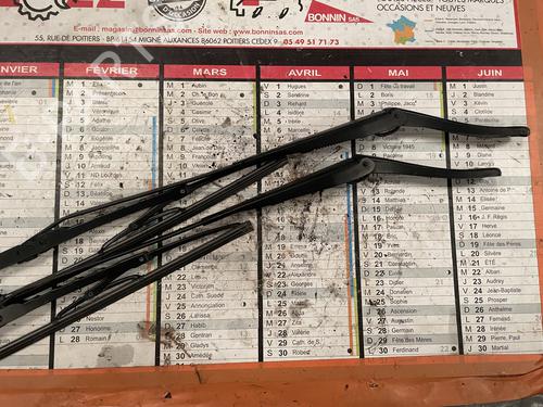 front-windshield-wiper-arm-dacia-duster-hs_-2010-2011-2012-2013-2014-2015-2016-2017-2018-34589567 main image
