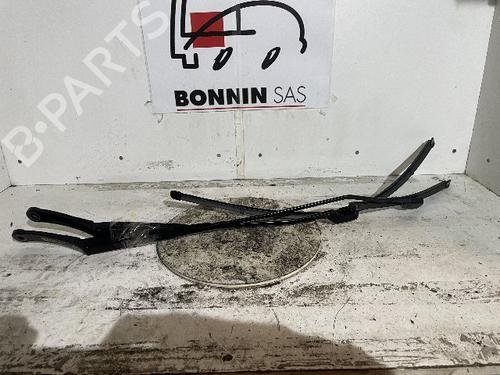 Used Front windshield wiper arm FORD FIESTA VII (HJ, HF) 1.0 EcoBoost (101 hp) 21545925