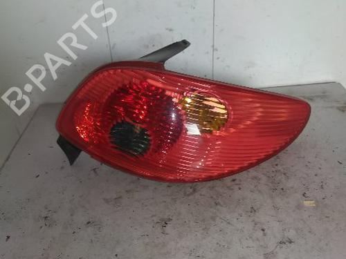 Højre baglygte PEUGEOT 206 Hatchback (2A/C) 1.4 i (75 hp) 28072572