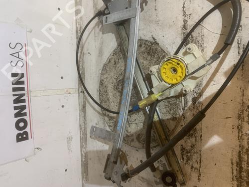 Used Front right window mechanism Front right window mechanism PEUGEOT 307 CC (3B) 2.0 HDi 135 (136 hp) 34590863 34590863