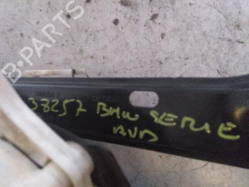 Alzavetro anteriore destra BMW 3 (E90) 320 d (163 hp) 28359336