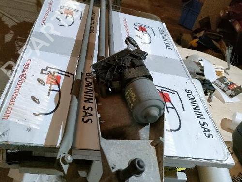 Used Front wiper motor RENAULT MODUS / GRAND MODUS (F/JP0_) 1.5 dCi (FP0D, JP0D) (82 hp) 20638200