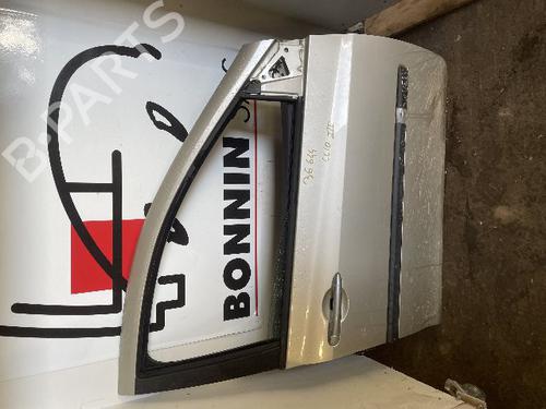 Used Right front door RENAULT CLIO III (BR0/1, CR0/1) 1.5 dCi (BR17, CR17) (86 hp) 20636627