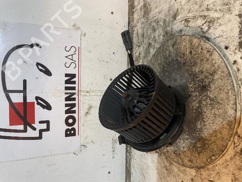 Used Heater blower motor DACIA DUSTER (HS_) 1.5 dCi (HSMC) (107 hp) 20635697
