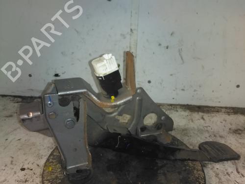 tailgate-renault-clio-iv-bh_-2012-2013-2014-2015-2016-2017-2018-2019-2020-2021-34595397 main image