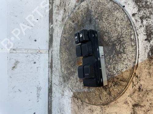 switch-suzuki-sx4-ey-gy-2006-34592956 main image