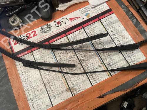 Used Front windshield wiper arm Front windshield wiper arm ALFA ROMEO 159 Sportwagon (939_) 2.4 JTDM (939BXD1B, 939BXD12) (200 hp) 34589590 34589590