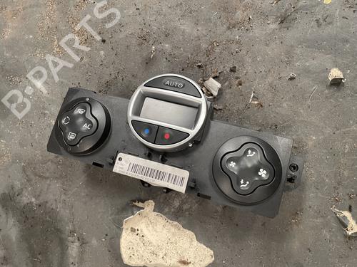 climate-control-renault-clio-iii-br01-cr01-2005-2006-2007-2008-2009-2010-2011-2012-2013-2014-34589144 main image