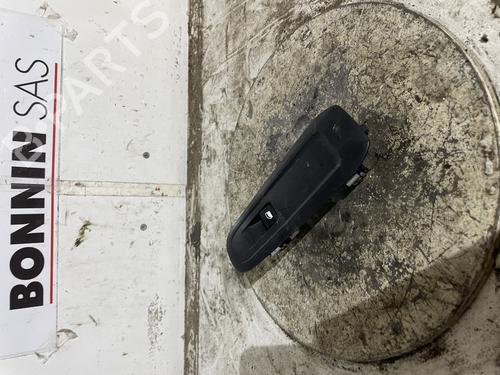 Used Right front window switch Right front window switch PEUGEOT 308 SW II (LC_, LJ_, LR_, LX_, L4_) 1.6 BlueHDi 120 (120 hp) 34592273 34592273