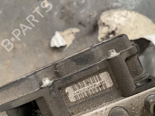 Used ABS pump RENAULT CLIO III (BR0/1, CR0/1) 1.2 16V (103 hp) 21576812