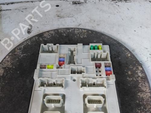 Used Fuse box Fuse box 37998747 37998747