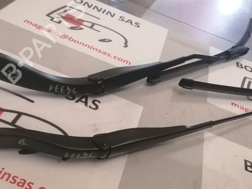 front-windshield-wiper-arm-dacia-sandero-ii-2012-34587075 main image
