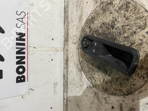 switch-renault-clio-iii-br01-cr01-2005-2006-2007-2008-2009-2010-2011-2012-2013-2014-34591164 main image