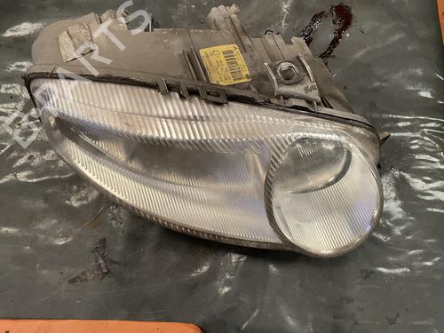 Optica direita Optica direita ALFA ROMEO 147 (937_) 1.6 16V T.SPARK (937.AXA1A, 937.AXB1A, 937.BXB1A) (120 hp) 34589255 34589255