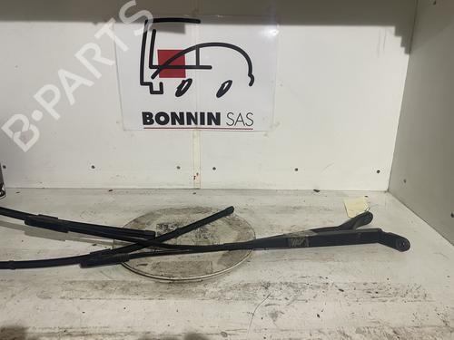 front-windshield-wiper-arm-renault-clio-iii-br01-cr01-2005-2006-2007-2008-2009-2010-2011-2012-2013-2014-34590219 main image