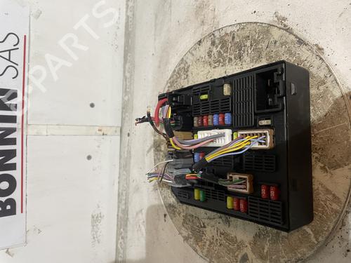fuse-box-renault-scenic-iii-jz01_-2008-2009-2010-2011-2012-2013-2014-2015-2016-34590383 main image