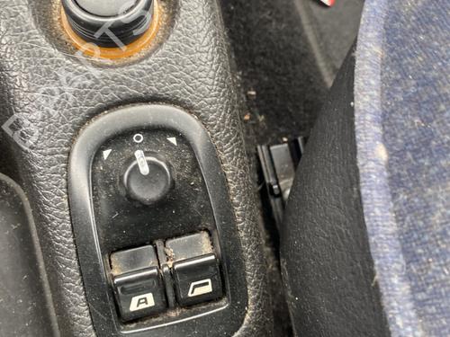 left-front-window-switch-peugeot-206-hatchback-2ac-1998-1999-2000-2001-2002-2003-2004-2005-2006-2007-2008-2009-2010-2011-2012-26006424 main image
