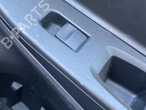 Used Right front window switch Right front window switch TOYOTA YARIS (_P13_) 1.5 Hybrid (NHP130_, NHP130) (101 hp) 24408691 24408691