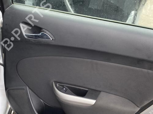 Guarnecido trasero derecho OPEL ASTRA J (P10) 1.7 CDTI (68) (125 hp) 31093474