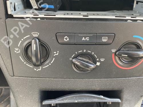 climate-control-citroen-c4-coupe-la_-2004-2005-2006-2007-2008-2009-2010-2011-2012-2013-27699753 main image