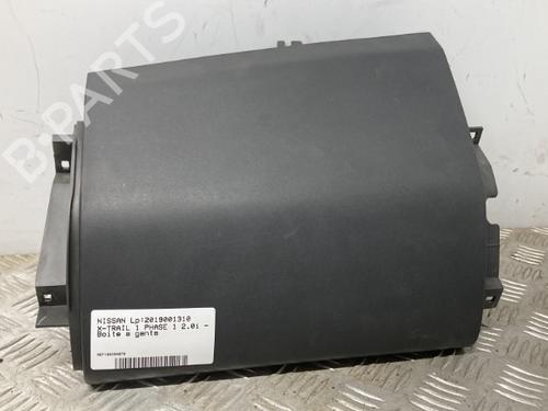 Used Glove box NISSAN X-TRAIL I (T30) 2.0 4x4 (140 hp) 22124245