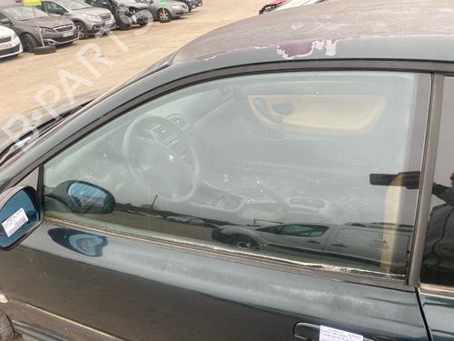 Dør rude ventre foran Dør rude ventre foran PEUGEOT 406 Coupe (8C) 2.0 16V (135 hp) 39899635 39899635