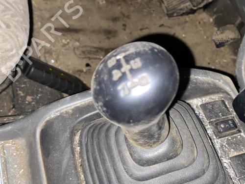 Used Shift knob Shift knob SUZUKI GRAND VITARA I (FT, HT) 2.0 TD 4x4 (SQ420D) (87 hp) 30934126 30934126