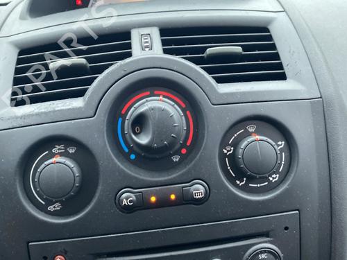 Used Climate control RENAULT MEGANE II (BM0/1_, CM0/1_) 1.5 dCi (BM1E, CM1E) (106 hp) 31136845