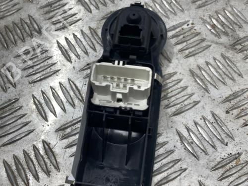 Used Left front window switch RENAULT MODUS / GRAND MODUS (F/JP0_) 1.5 dCi 75 (75 hp) 22113197