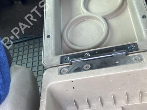 Used Armrest / Center console Armrest / Center console NISSAN TERRANO II (R20) 2.7 TDi 4WD (125 hp) 26154905 26154905