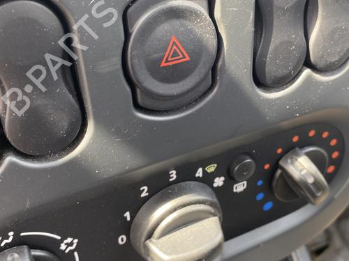 Used Warning switch Warning switch DACIA SANDERO 1.2 16V (75 hp) 26028053 26028053