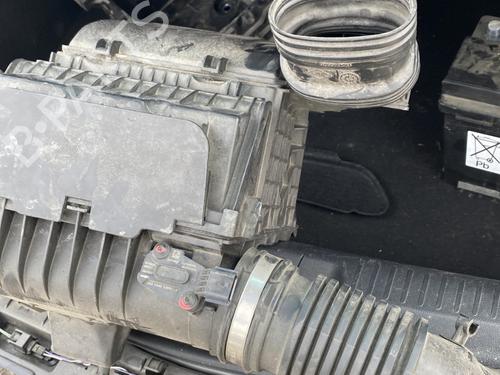 air-filter-box-renault-megane-iv-hatchback-b9amn_-2015-25407470 main image