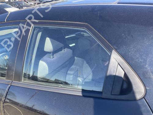 Dør rude ventre bagtil Dør rude ventre bagtil HONDA CIVIC VIII Hatchback (FN, FK) 2.2 CTDi (FK3) (140 hp) 33806807 33806807