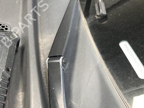 Used Front windshield wiper arm AUDI A3 (8V1, 8VK) 1.6 TDI (105 hp) 23782356