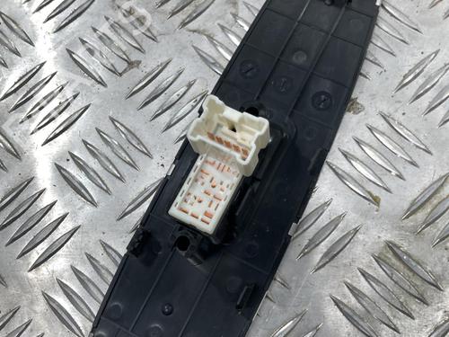 Used Right front window switch NISSAN MURANO I (Z50) 3.5 4x4 (234 hp) 22112617