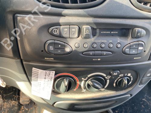 Used Radio Radio RENAULT MEGANE I (BA0/1_) 2.0 i (BA0G) (114 hp) 32734250 32734250