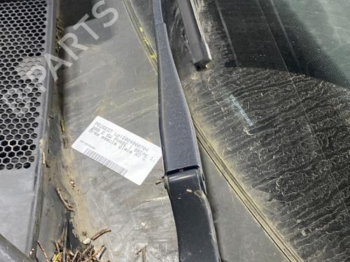 Used Front windshield wiper arm PEUGEOT 308 SW II (LC_, LJ_, LR_, LX_, L4_) 1.6 BlueHDi 100 (99 hp) 21086738