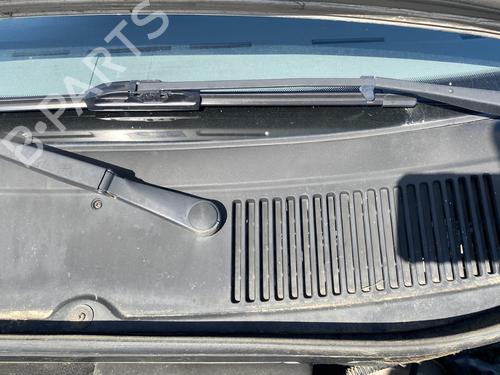 Used Front wiper motor FIAT PUNTO (176_) 60 1.2 (176AP, 176AR, 176AQ, 176BB) (60 hp) 27389732